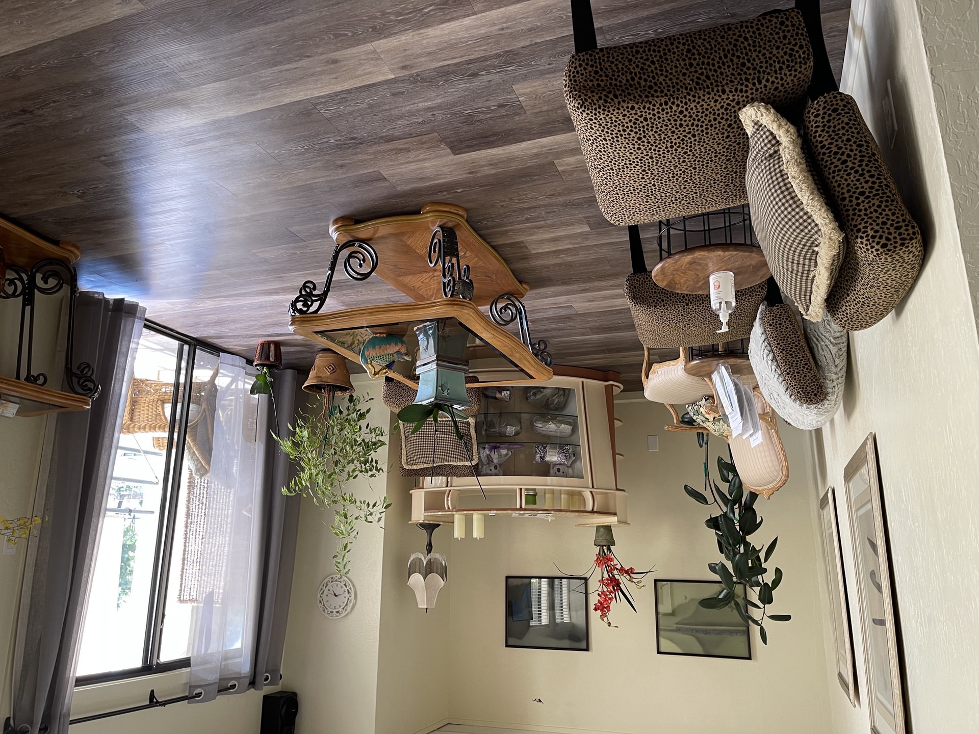 waiting room of stockton massage service Hands on Healing